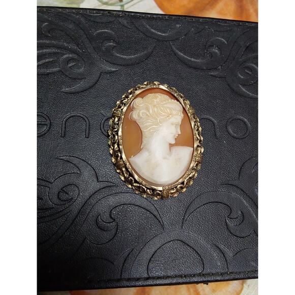 Vintage Cameo Brooch Pendant Hand Carved beautiful filigree - Picture 1 of 7